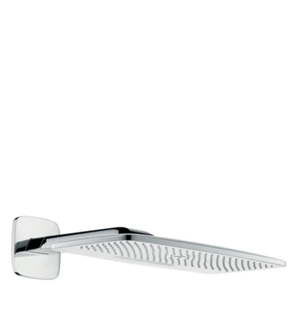 Chromfarbene Kopfbrause mit flachem Design und zwei Strahlarten, montiert an einem Brausearm. Hersteller ist Hansgrohe.
